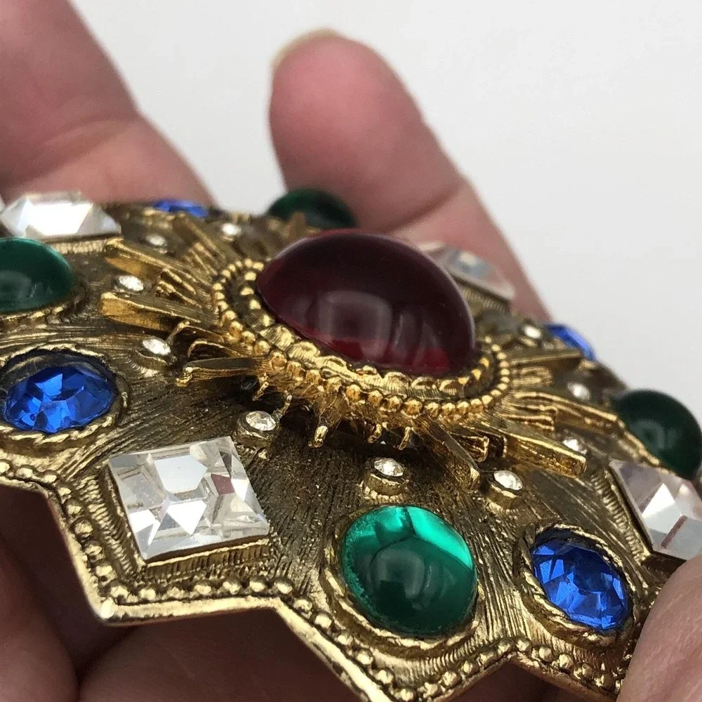 SPHINX vintage brooch